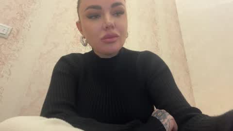 Ellie online show from April 19, 8:55 pm