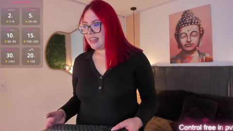 velvetscarlett online show from May 5, 2:34 pm