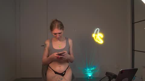 VelvetTGirl online show from April 7, 5:31 am