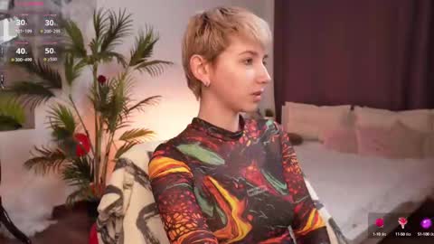 CLEOshort hair  TIna long hair  online show from February 16, 8:00 pm