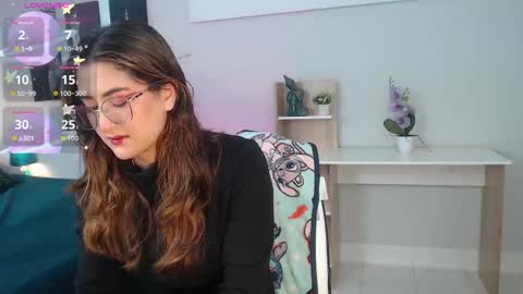 Mia online show from September 23, 12:32 pm
