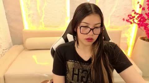 Venus  online show from November 19, 8:18 pm