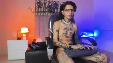 vergil_noir online show from May 24, 5:14 am
