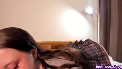 Snapshot of vergill_hella chatting on September 19, 5:55 am Sonya online show from September 19, 5:55 am
