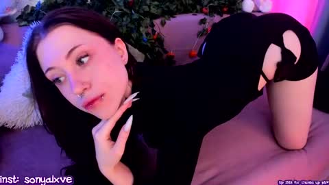 Snapshot of vergill_hella chatting on February 19, 6:33 am Sonya online show from February 19, 6:33 am