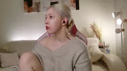 Mia online show from October 18, 6:28 am