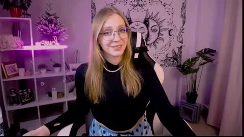 VERONICA online show from February 15, 4:56 pm
