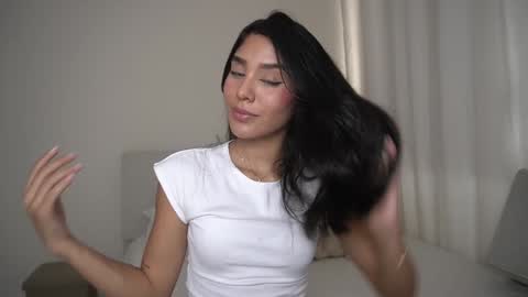 Snapshot of veroniqe_lounge chatting on September 18, 8:24 pm V A L help me reach 100likes online show from September 18, 8:24 pm