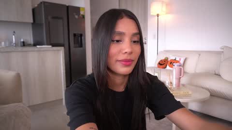  V A L  help me reach 100likes online show from October 22, 9:16 pm