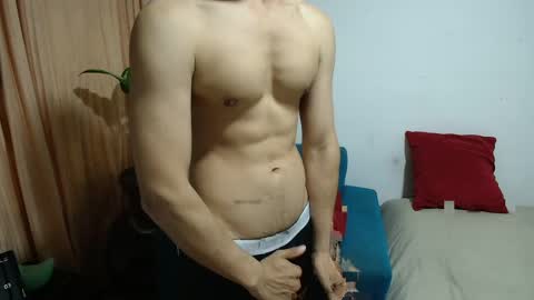 versatileguuy online show from May 2, 11:43 pm