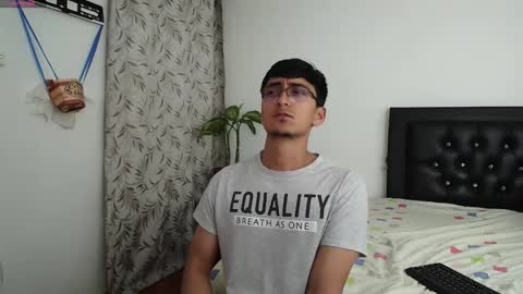 versatileguuy online show from September 28, 3:15 am