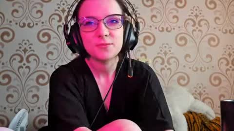 versieskains online show from March 23, 9:36 am