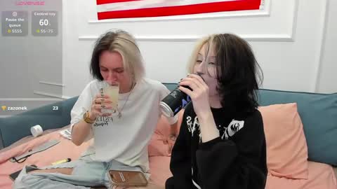 veryraretwins online show from May 14, 8:51 pm