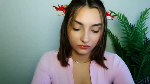 Ana online show from December 18, 1:17 pm