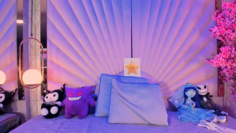 Vesper Velvet  online show from April 3, 5:25 am