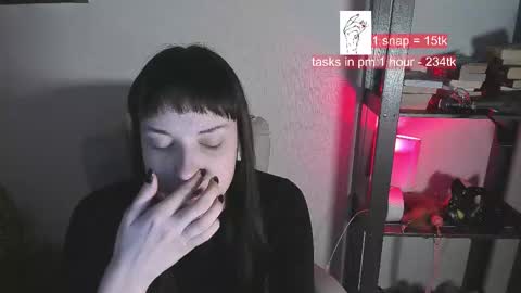 Snapshot of vi_vikkk chatting on March 4, 5:45 pm VIKA online show from March 4, 5:45 pm