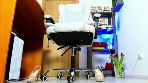 VIKA online show from March 5, 1:20 pm