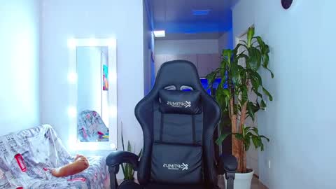 Ariana  online show from February 6, 6:13 pm