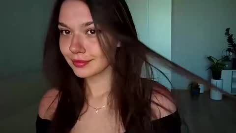 Lina online show from June 15, 4:59 am