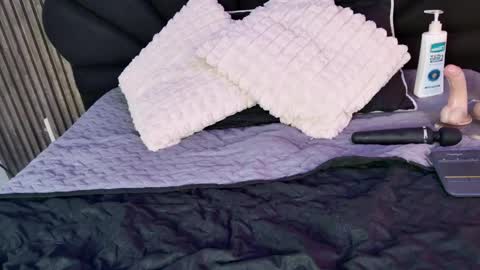 vicky_lopezz_ online show from April 18, 3:08 am