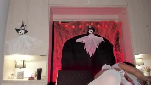 V I C K Y online show from October 20, 1:38 pm