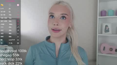 Snapshot of vickyfuckingdoll chatting on October 8, 12:51 am vickyfuckingdoll online show from October 8, 12:51 am