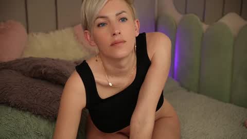 Snapshot of vickysecret96 chatting on February 26, 10:04 pm vickysecret96 online show from February 26, 10:04 pm