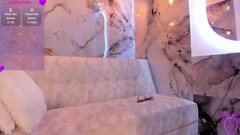 Victoria Coopeer online show from September 23, 7:20 pm