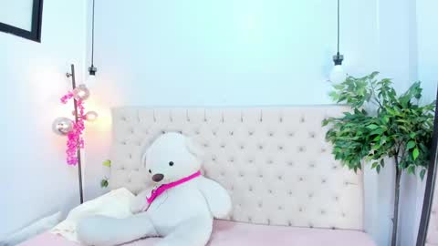 Victoria online show from October 27, 7:25 pm