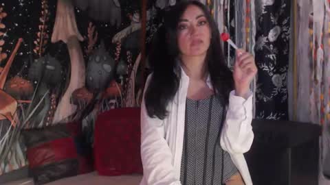 Victoria online show from March 18, 8:15 pm