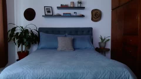 VICTORIA MARTELO online show from October 31, 5:35 pm