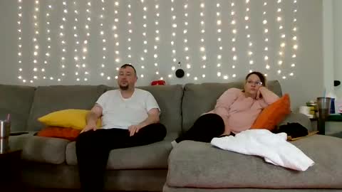 Victoria and Jesse online show from January 4, 2:46 pm