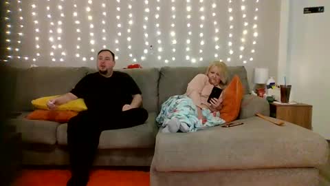 Victoria and Jesse online show from February 22, 8:09 pm