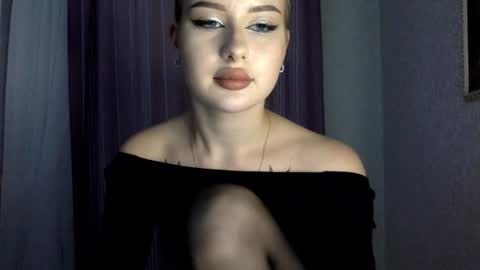 victoriacrystal_ online show from September 25, 8:16 pm