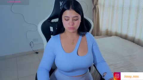 V  I C  T O R I A  online show from April 29, 7:51 pm