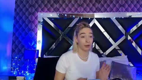 victtoria lee online show from March 5, 7:34 pm