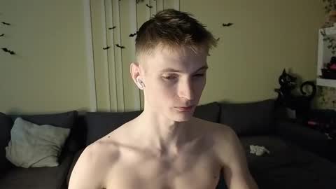 Max online show from November 16, 7:38 pm