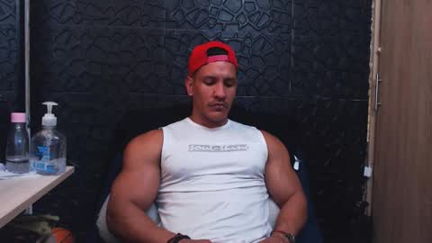 Viktor Herrera online show from November 11, 8:11 pm