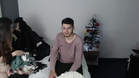 Mia and Vincent online show from December 28, 9:30 pm
