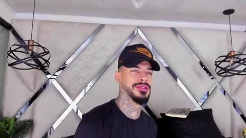 ---Vinzen--- online show from November 6, 5:10 am