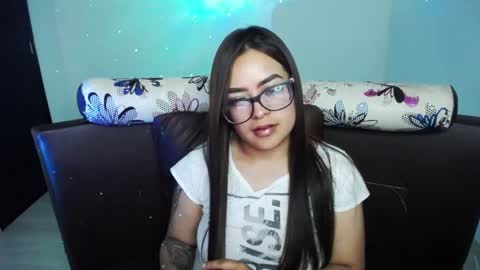 Snapshot of vio_let_ chatting on January 10, 12:59 am Daniela online show from January 10, 12:59 am