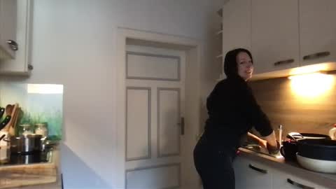 Vio online show from December 18, 11:16 am