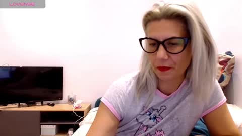 Snapshot of violafoxy chatting on September 14, 10:38 am viola online show from September 14, 10:38 am