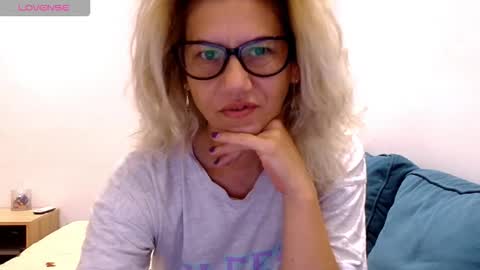 Snapshot of violafoxy chatting on September 11, 4:58 am viola online show from September 11, 4:58 am