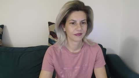 Snapshot of violafoxy chatting on January 24, 8:00 pm viola online show from January 24, 8:00 pm