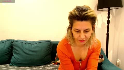 Snapshot of violafoxy chatting on December 28, 7:33 pm viola online show from December 28, 7:33 pm