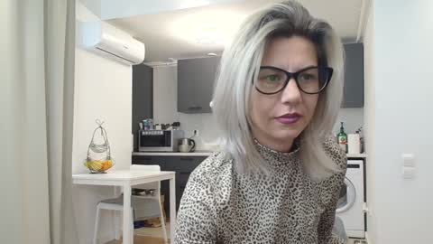 Snapshot of violafoxy chatting on January 23, 1:02 pm viola online show from January 23, 1:02 pm