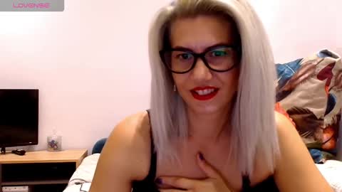 Snapshot of violafoxy chatting on September 12, 3:25 pm viola online show from September 12, 3:25 pm