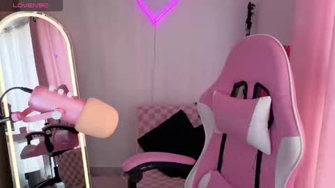 Snapshot of violet_ch chatting on September 22, 6:12 pm violet online show from September 22, 6:12 pm