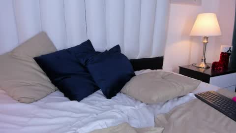 Mary online show from November 28, 7:43 pm